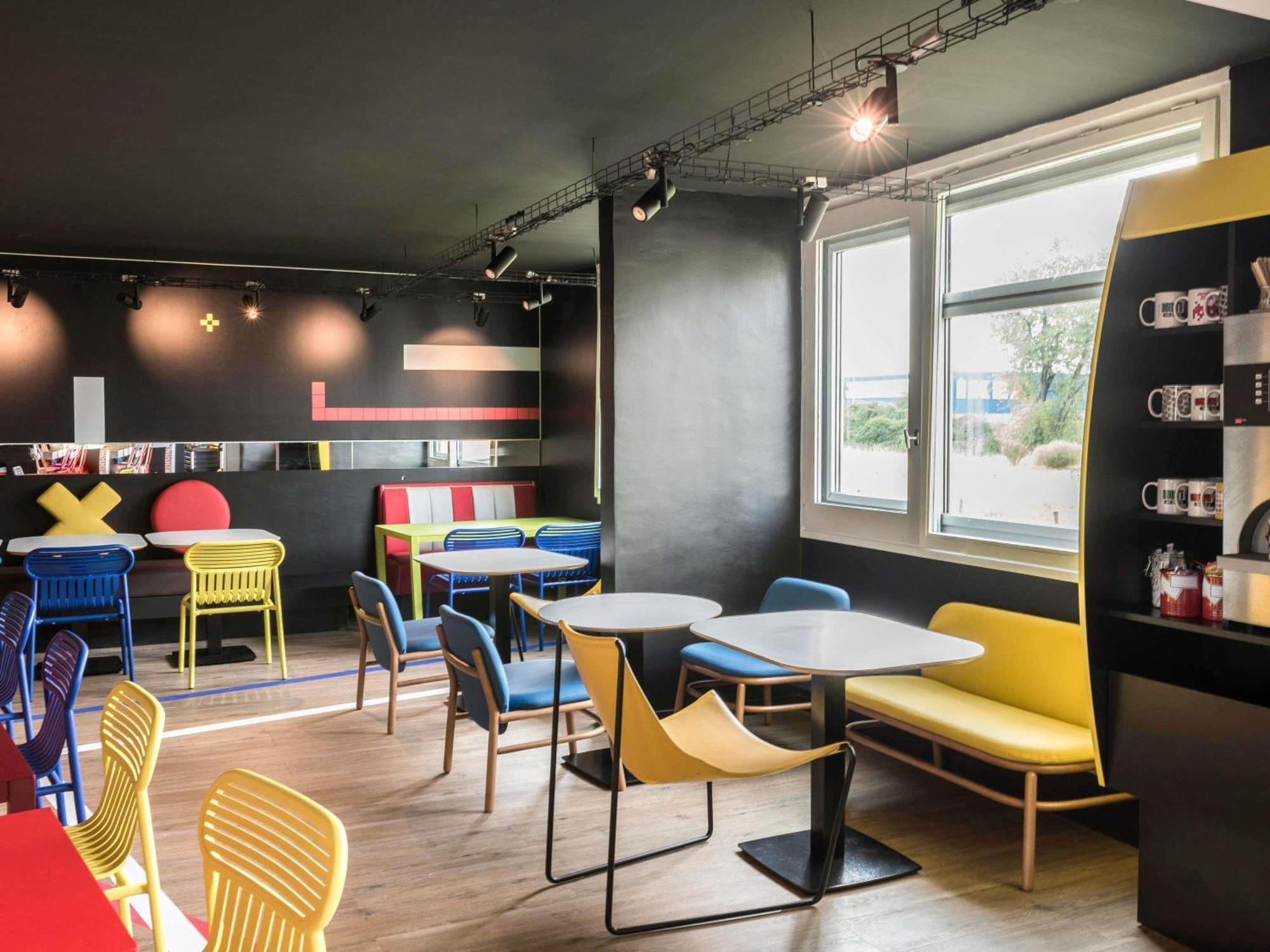 Hotel Ibis Styles Lyon Bron Eurexpo Exterior foto